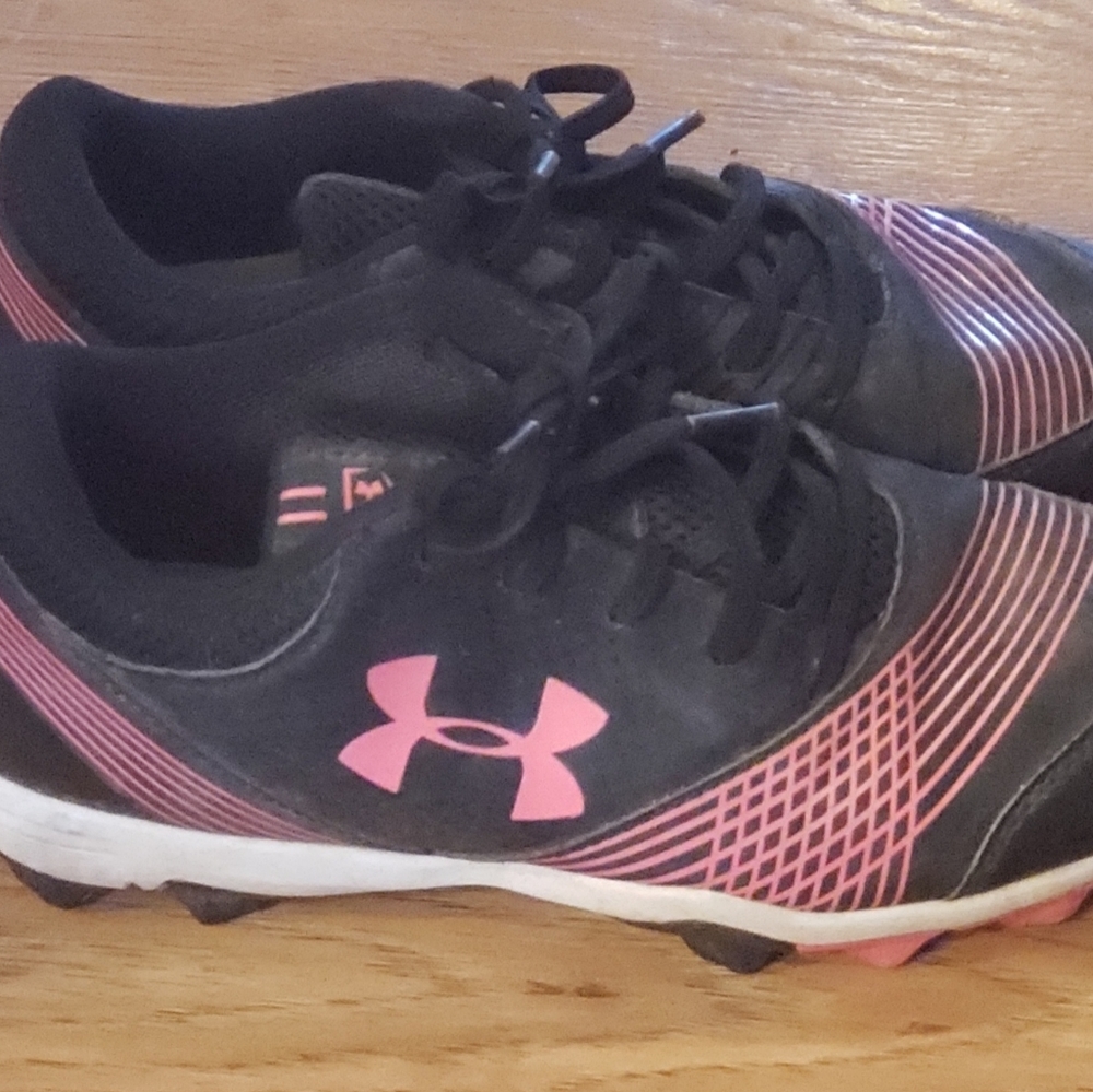 Girls cleats